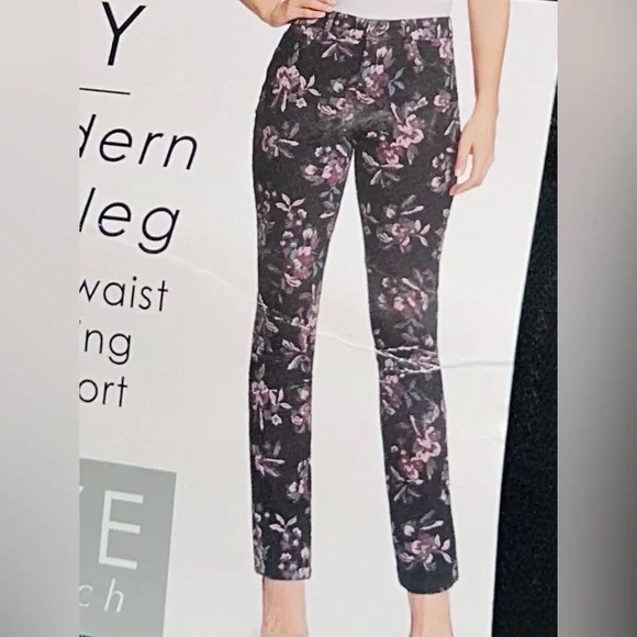 NWT. Bandolino Amy Modern Straight Leg Tummy Slimming Stretch Jeans Size 8 - Picture 13 of 14